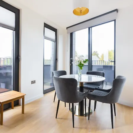 The Vale - Luxury Apartment