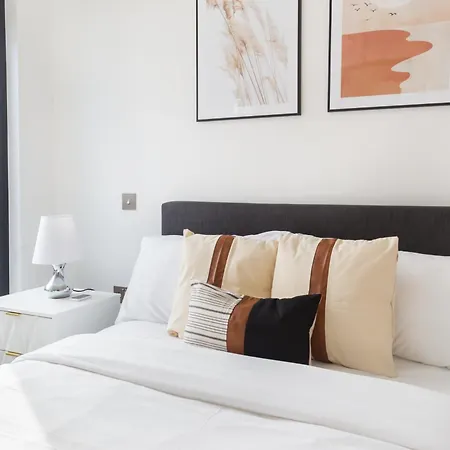 The Vale - Luxury Apartment *