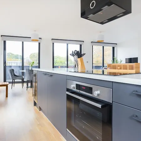 The Vale - Luxury Apartment *