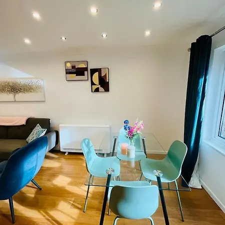 Stylish Two Bedroom Flat Colindale, Nw9 Close To Station * Edgware