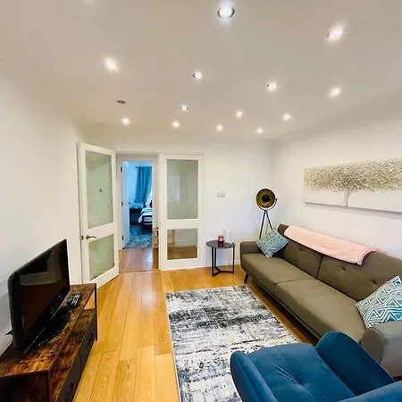 Stylish Two Bedroom Flat Colindale, Nw9 Close To Station Apartment *