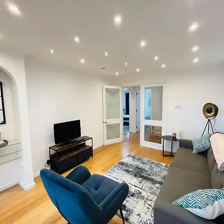 Stylish Two Bedroom Flat Colindale, Nw9 Close To Station * Edgware