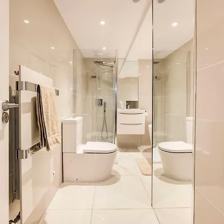 Apartment Luxury 1 Bed With Private Terrace & Parking - Heart Of Wanstead Village *