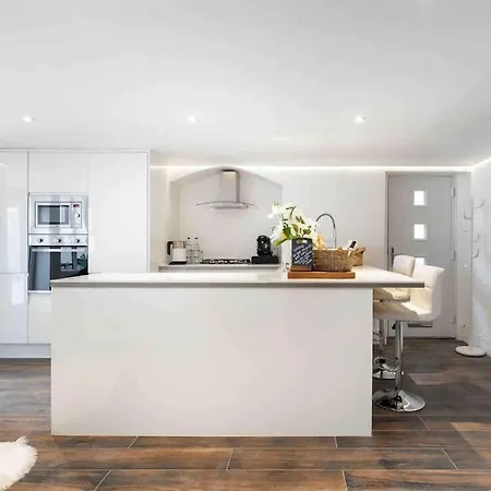 Apartamento Luxury 1 Bed With Private Terrace & Parking - Heart Of Wanstead Village Londres