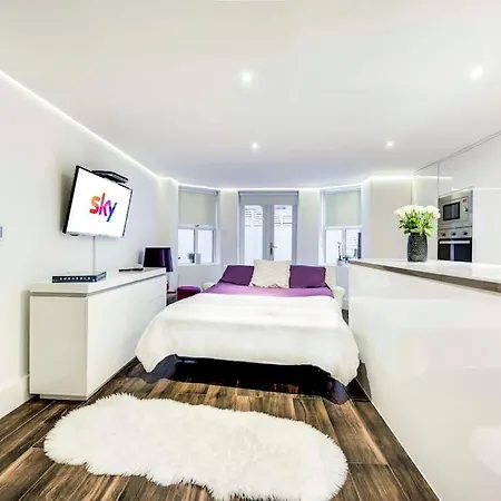 Luxury 1 Bed With Private Terrace & Parking - Heart Of Wanstead Village *
