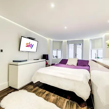 Luxury 1 Bed With Private Terrace & Parking - Heart Of Wanstead Village Londres