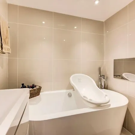 Luxury 1 Bed With Private Terrace & Parking - Heart Of Wanstead Village