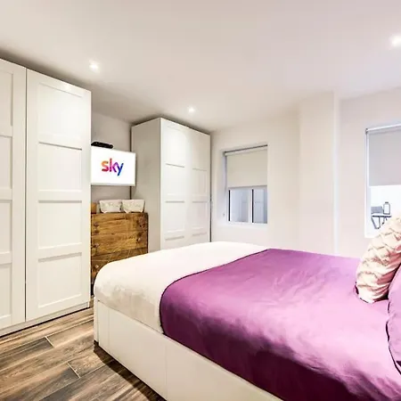 Luxury 1 Bed With Private Terrace & Parking - Heart Of Wanstead Village
