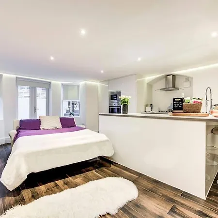 Luxury 1 Bed With Private Terrace & Parking - Heart Of Wanstead Village *