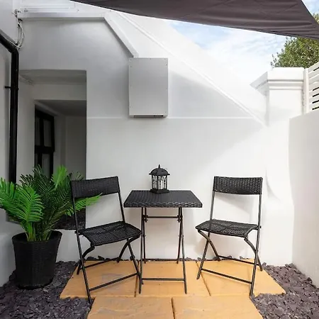 Luxury 1 Bed With Private Terrace & Parking - Heart Of Wanstead Village * London
