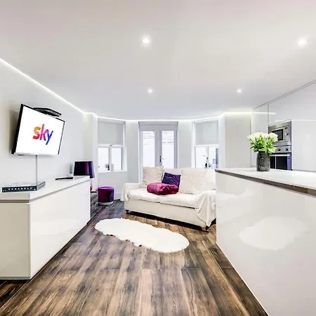 Luxury 1 Bed With Private Terrace & Parking - Heart Of Wanstead Village *