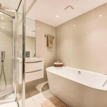Apartment Luxury 1 Bed With Private Terrace & Parking - Heart Of Wanstead Village