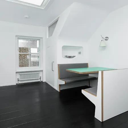 Urban Bourbon At Notting Hill Apartment