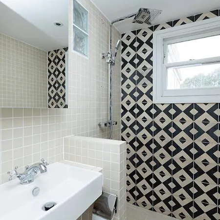 Urban Bourbon At Notting Hill Apartment London