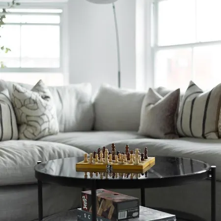 Urban Bourbon At Notting Hill Apartment *