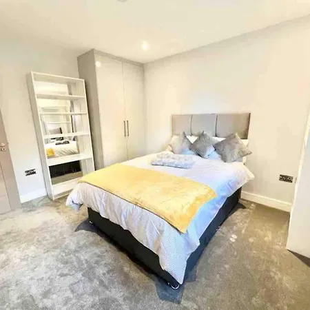 D & D Luxury Stanmore (Greater London)
