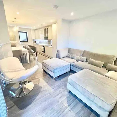 D & D Luxury Stanmore (Greater London)