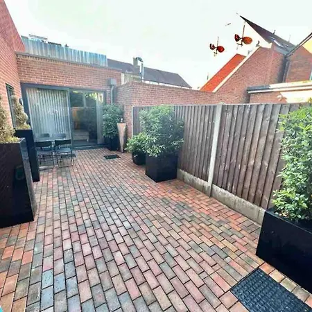 D & D Luxury * Stanmore (Greater London)