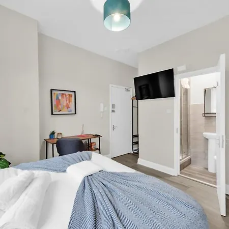 Sunny Serenity: Living With A Breeze London