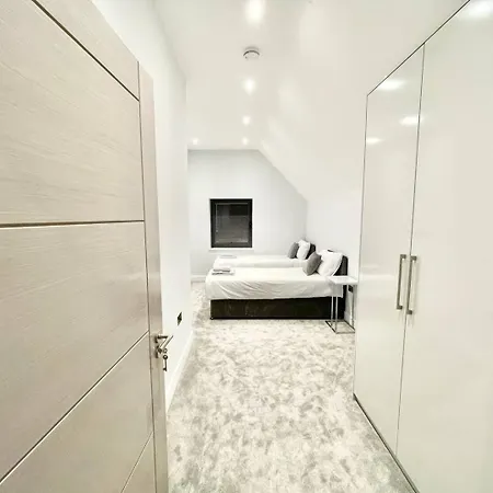Aparthotel D & D Luxury Stanmore (Greater London)
