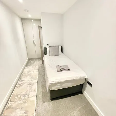 D & D Luxury * Stanmore (Greater London)