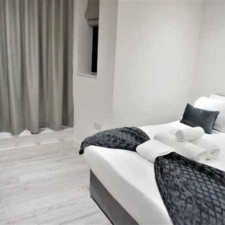Queens Luxury Wembley Stadium -