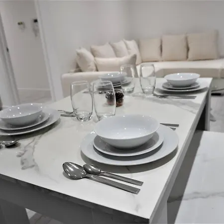 Queens Luxury Wembley Stadium - *