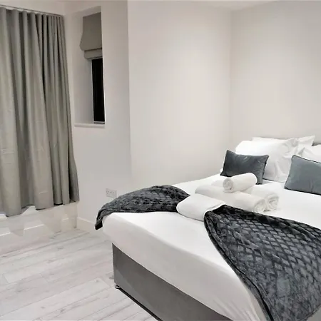 Queens Luxury Wembley Stadium - * London