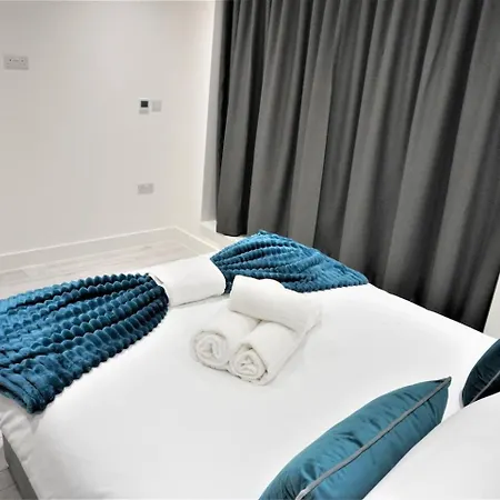Queens Luxury Wembley Stadium - London