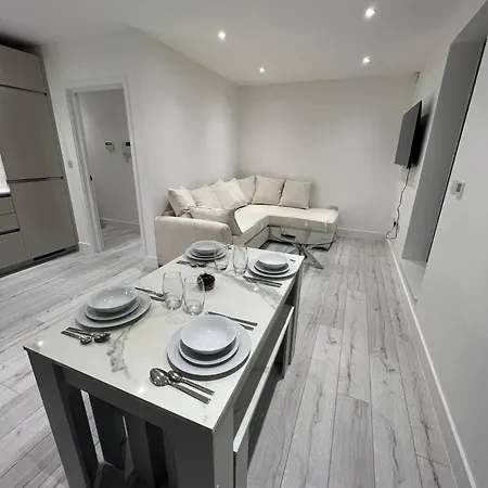 Queens Luxury Wembley Stadium - * London