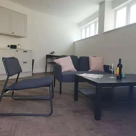 Beautiful New Built 2 Bedroom Purley