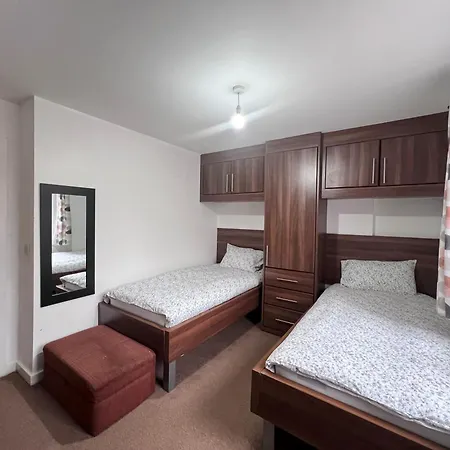 Luxury 2 Beds With 2 Bathrooms, Living Dining & Parking - East London Ilford