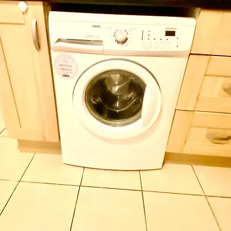 Apartment Spacious Ground Floor Two Bedroom House On In London *