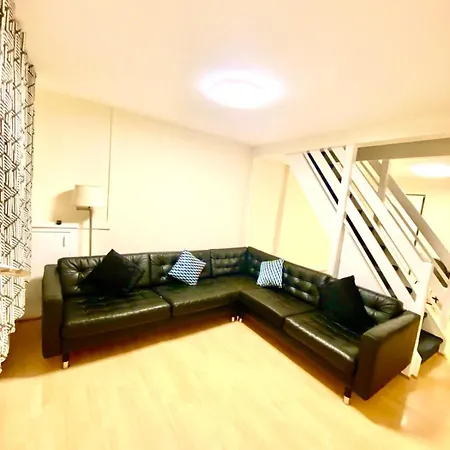 Spacious Ground Floor Two Bedroom House On In London * Ealing