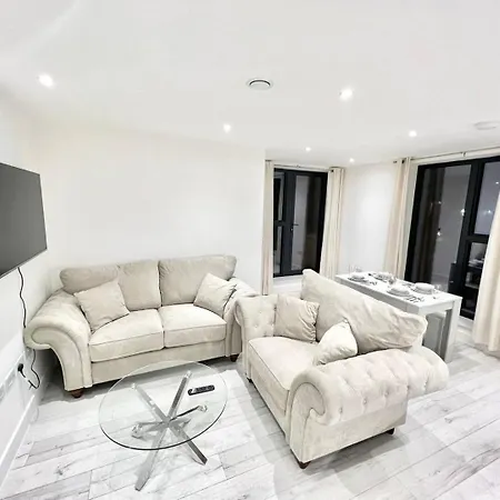 Queens Luxury Wembley Stadium - *