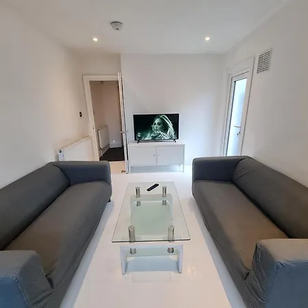 Leyton Park Place Apartment *