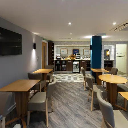 Hotel Express Victoria By Ihg London