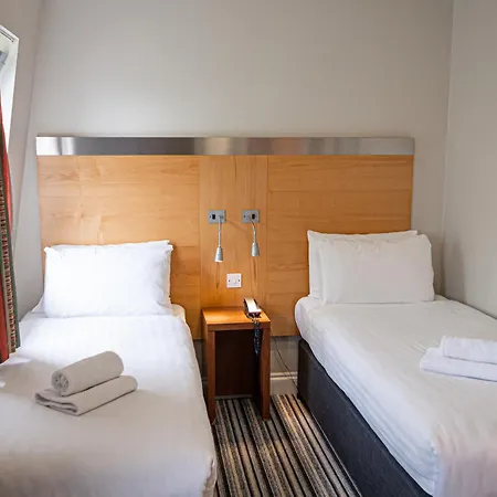 Hotel Maiden Oval