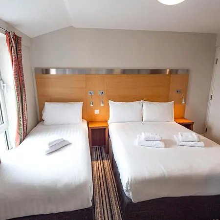 Maiden Oval Hotel 3*