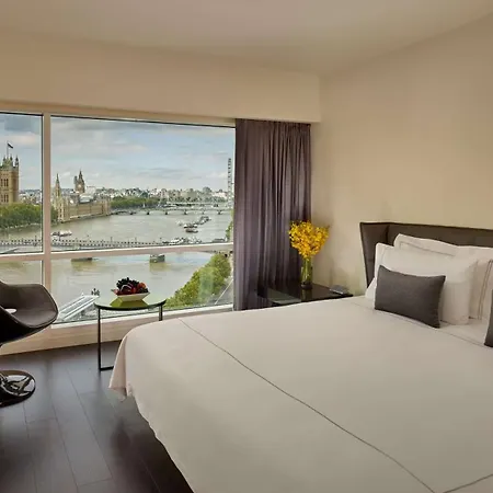 Park Plaza Riverbank Hotel