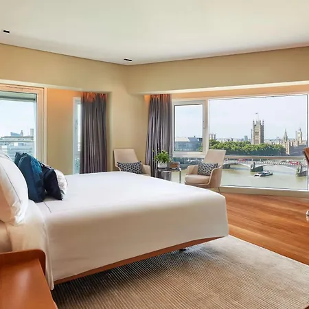 Park Plaza Riverbank 4*