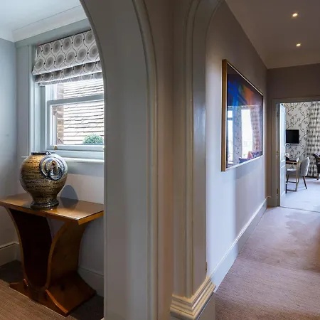 Отель The Petersham 4*