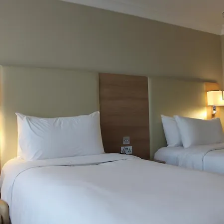 Hotel Renaissance London Heathrow 4*
