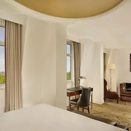 Sheraton Grand Park Lane Hotel 5*
