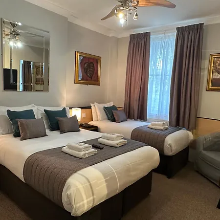 Hotel Tudor Court 3*