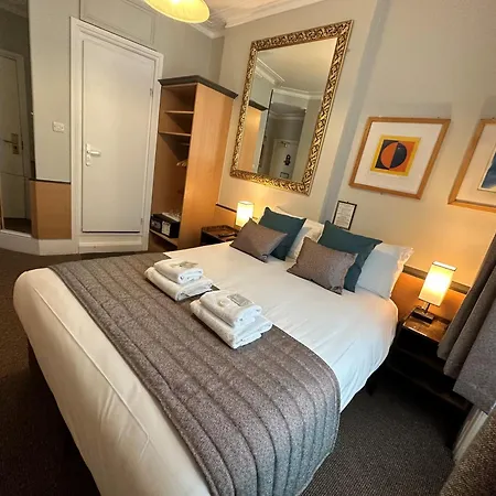Hotel Tudor Court