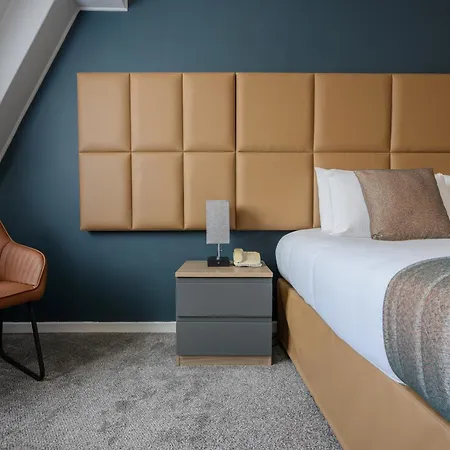 Kensington Court - Earls Court