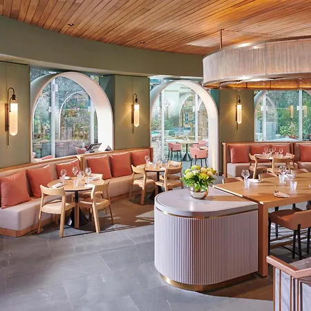 St. James' Court, A Taj Hotel, Hotel 4*