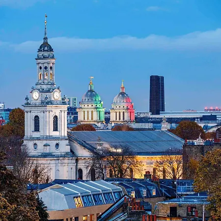 Novotel Greenwich 4*