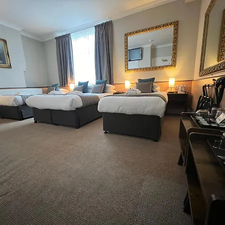 Tudor Court 3*